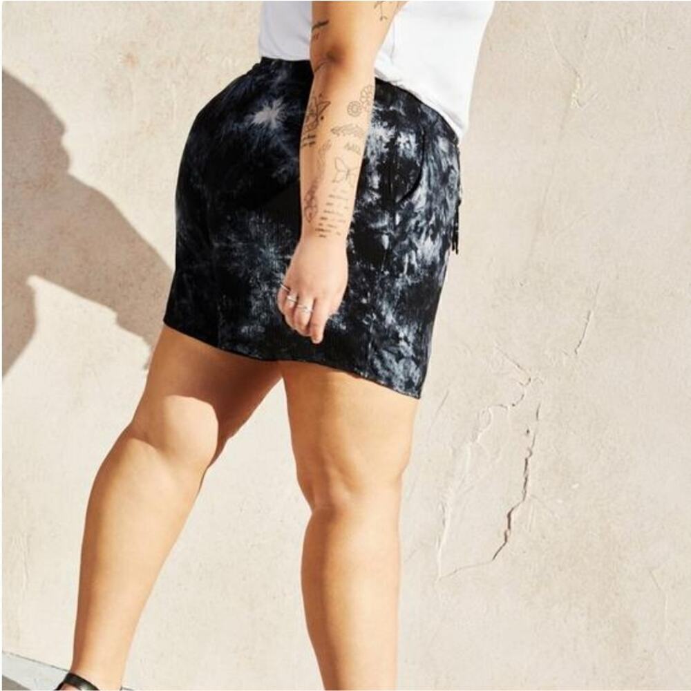 Torrid 1 1X Tie Dye Shorts Black Pull-On Gauze Mid-Rise Size 14 16 - Picture 2 of 8
